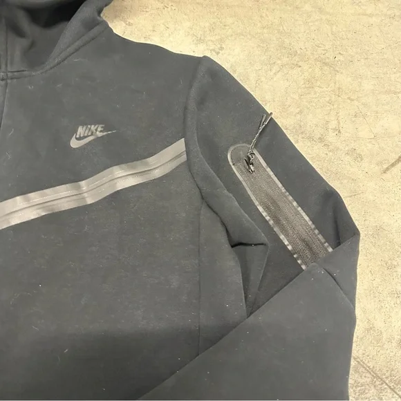 Nike Tech Fleece Black Hoodie Large - Picture 4 of 11